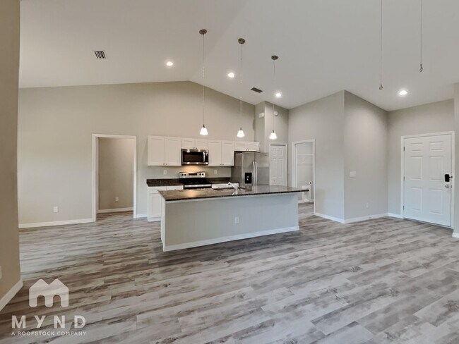 Building Photo - 7423 W Cameo Cir