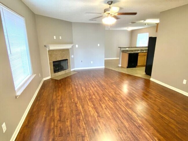 Building Photo - Now Leasing a 3 Bedroom 2 Bath Home in Sou...