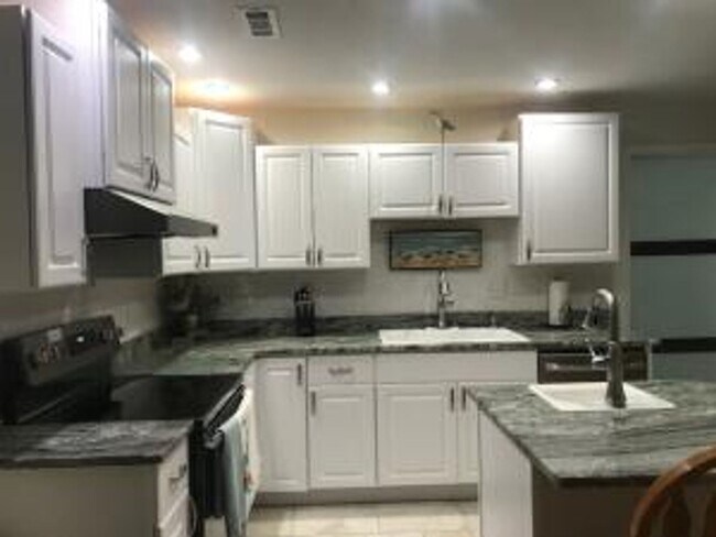 Building Photo - 3 Bedroom 2 Bath Single Family Home - Wadm...