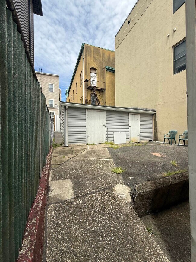 Foto del edificio - 183 Webster Ave