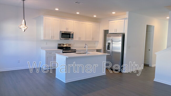 Building Photo - 15 Sandstone Dr