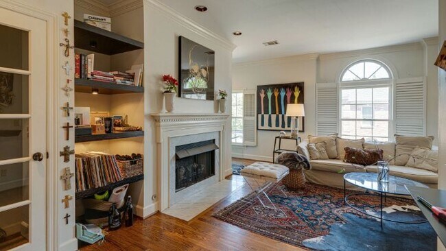 Foto del edificio - 2042 Graybar Ln