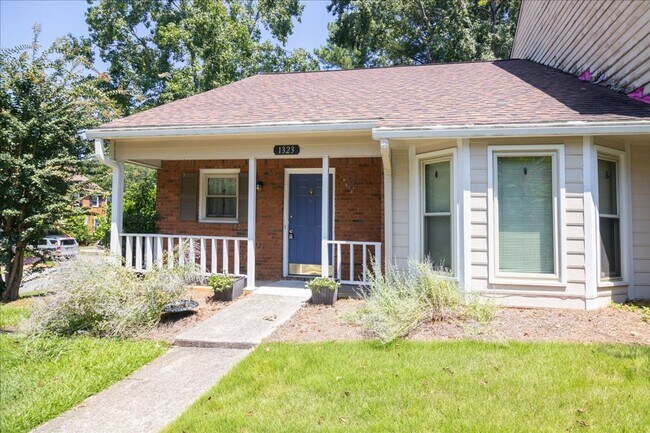 Building Photo - Spacious Corner Lot 2bd/2ba Ranch Townhome...