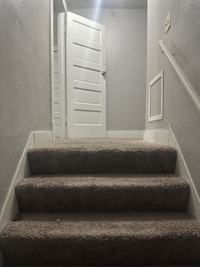 Building Photo - 10022 Parkgate Ave