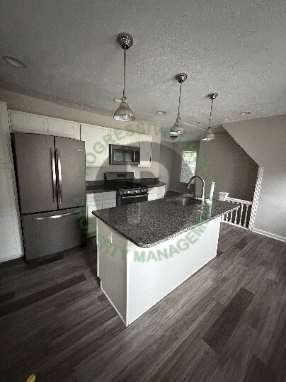 Foto del edificio - 2562 W 10th St