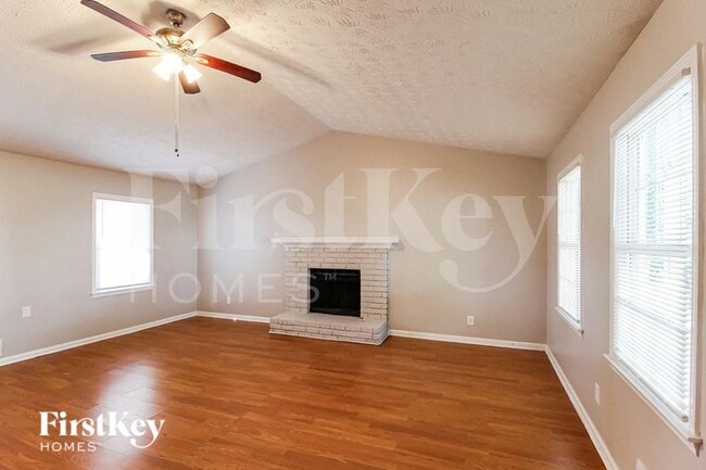 Building Photo - 911 Providence Way