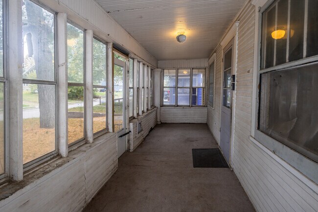 Foto del edificio - 2560 Crown Point Ave