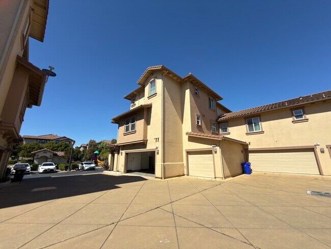 Home Cul-De-Sac - 300 Presidio St