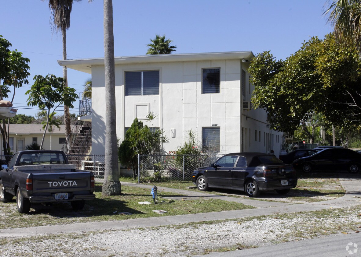 Foto del edificio - 1530 NE 130th St