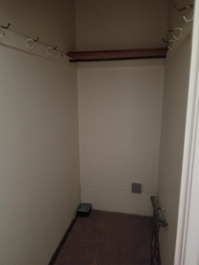 Building Photo - 211 W 5th St