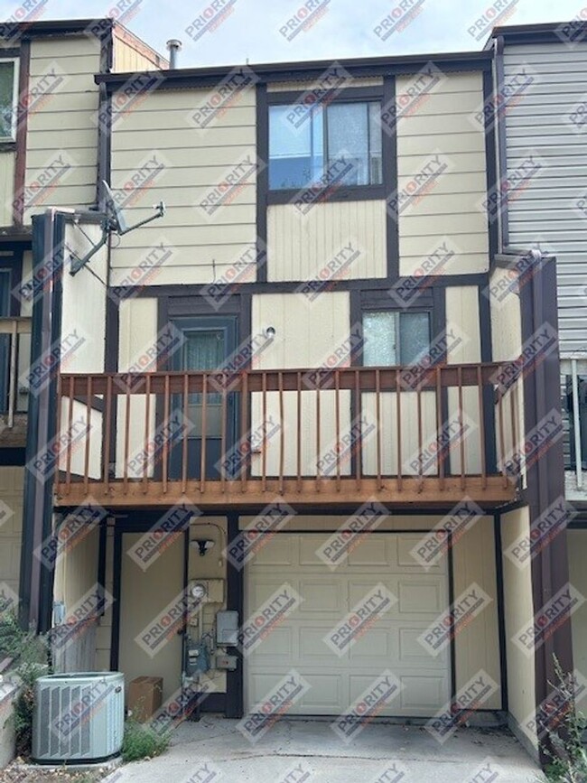 Building Photo - 2 bedroom, 1.5 bath 899 sqft.