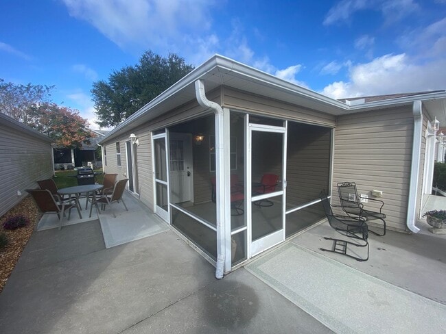 Building Photo - Warm and Inviting ANNUAL or SEASONAL 2 + 2 Turnkey Patio Villa in The Village of Mallory