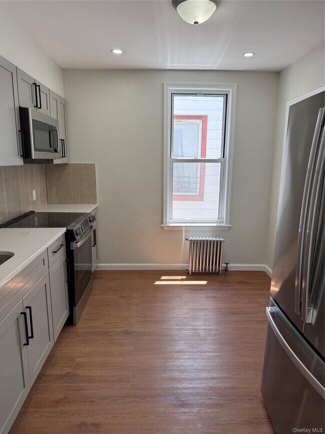 Foto del edificio - 597 E 4th St