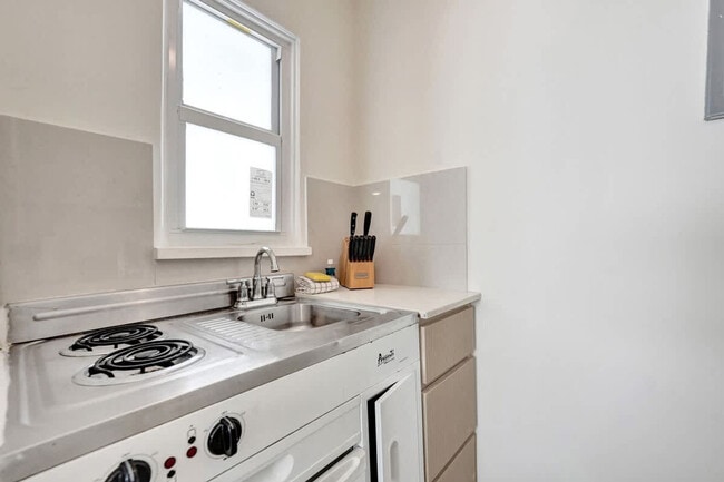 Building Photo - 3020 Seville St