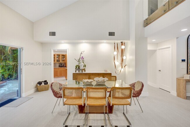Foto del edificio - 2360 Tigertail Ave