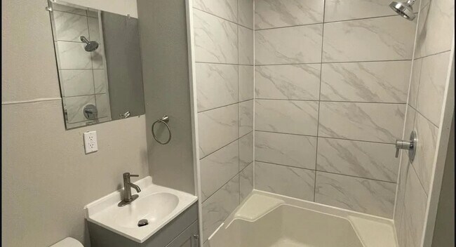 Foto del edificio - Charming 4 Bed, 2 Bath home in Pueblo | $1900