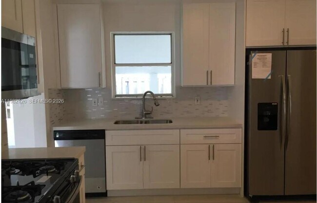 Foto del edificio - 320 SW 7th Ct