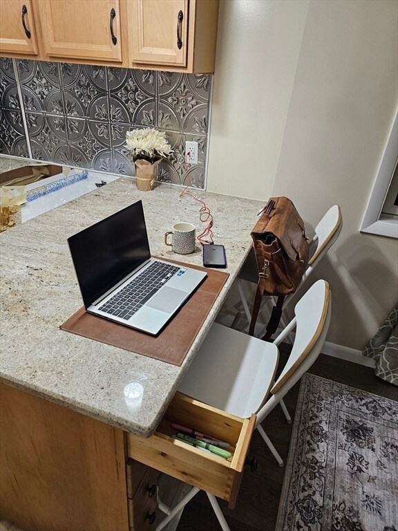 Foto del edificio - 141 Taylor Ave