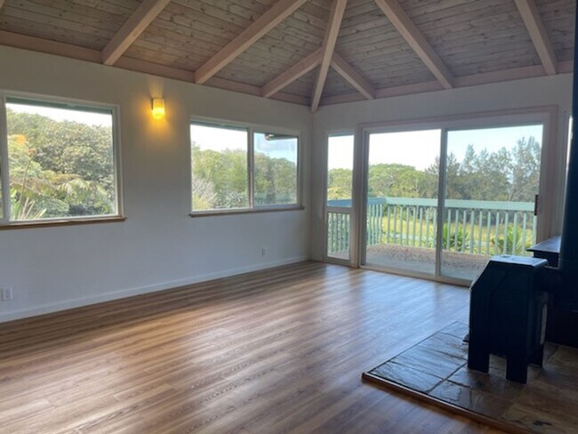 Foto del edificio - 2 Bedroom 1 Bath plus an office on a 8 acre farm