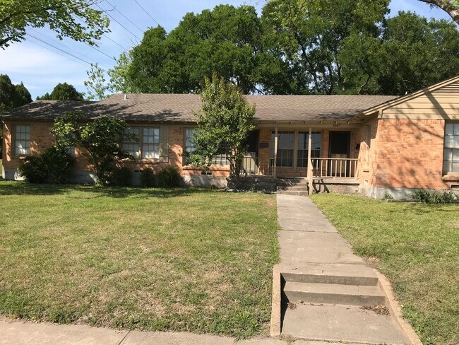Building Photo - 1645 Mariposa Dr