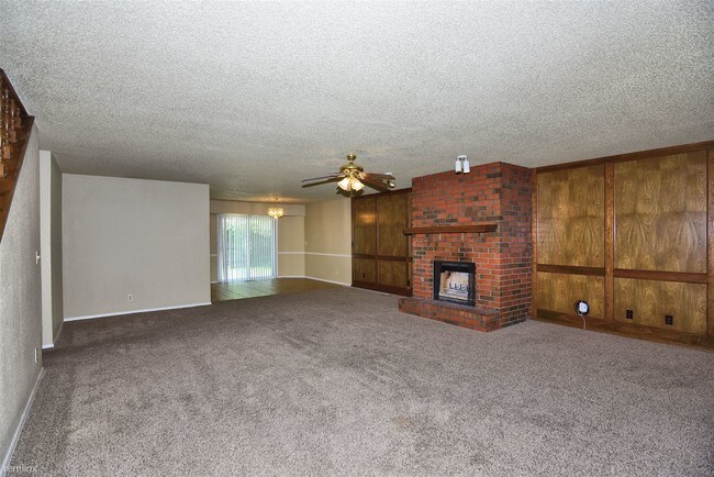 Building Photo - 3 br, 2 bath House - 3236 S Braden Ave