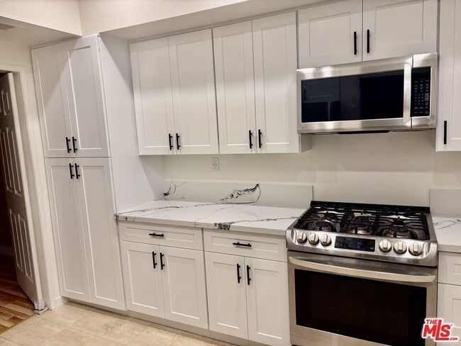 Foto del edificio - 5340 Wilkinson Ave