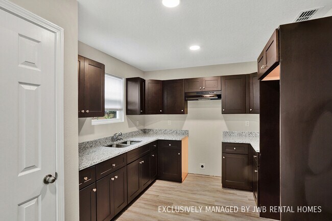 Foto del edificio - 6578 Beryl St