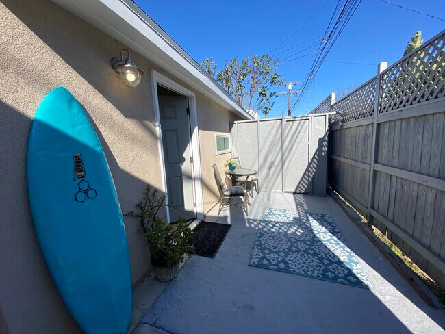 Patio privado vallado - Zona de estar - 912 California Ave