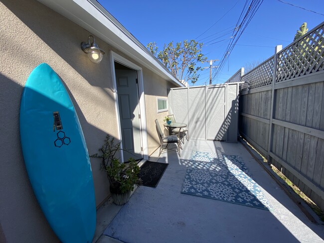 Private fenced patio - Seating area - 912 California Ave