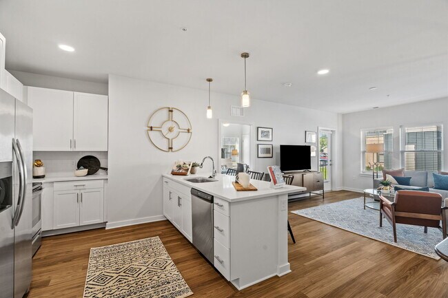 Millas - 2 habitaciones / 2 baños - 1,098 pies cuadrados - Elwood Apartment Homes