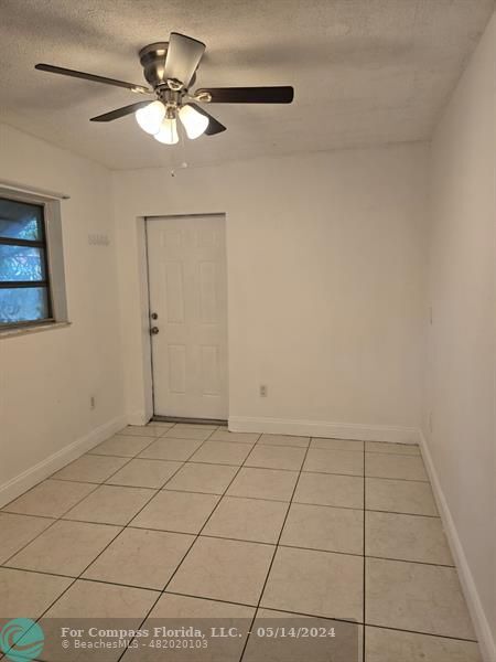Foto del edificio - 351 N 70th Terrace