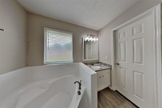 Foto del edificio - 12231 Piney Bend Dr
