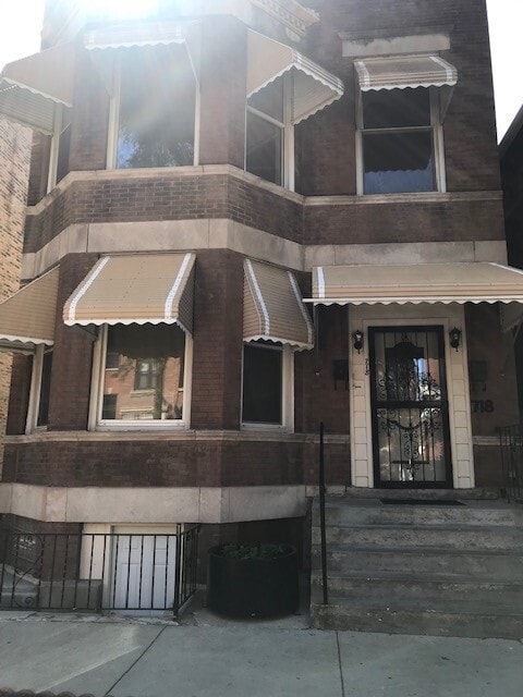 Front of bldg - 718 S Carpenter St