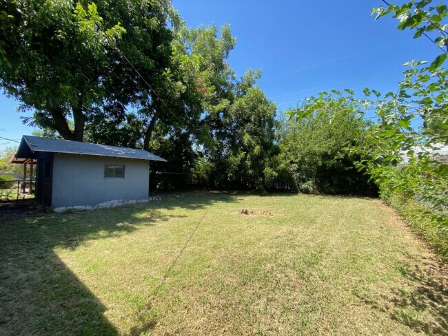 Foto del edificio - 3841 NW 16th St