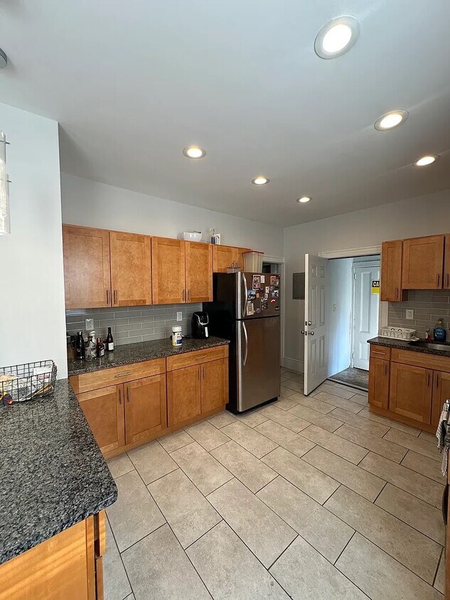 Foto principal - 384 Washington St