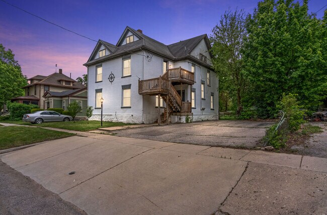 Foto del edificio - 612 E 3rd St