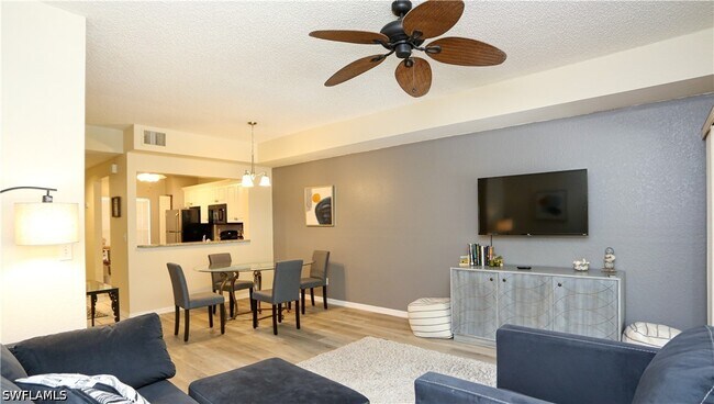 Foto del edificio - 1044 Woodshire Ln