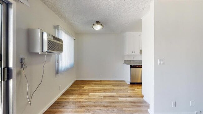Foto del edificio - 425 N Hobart Blvd