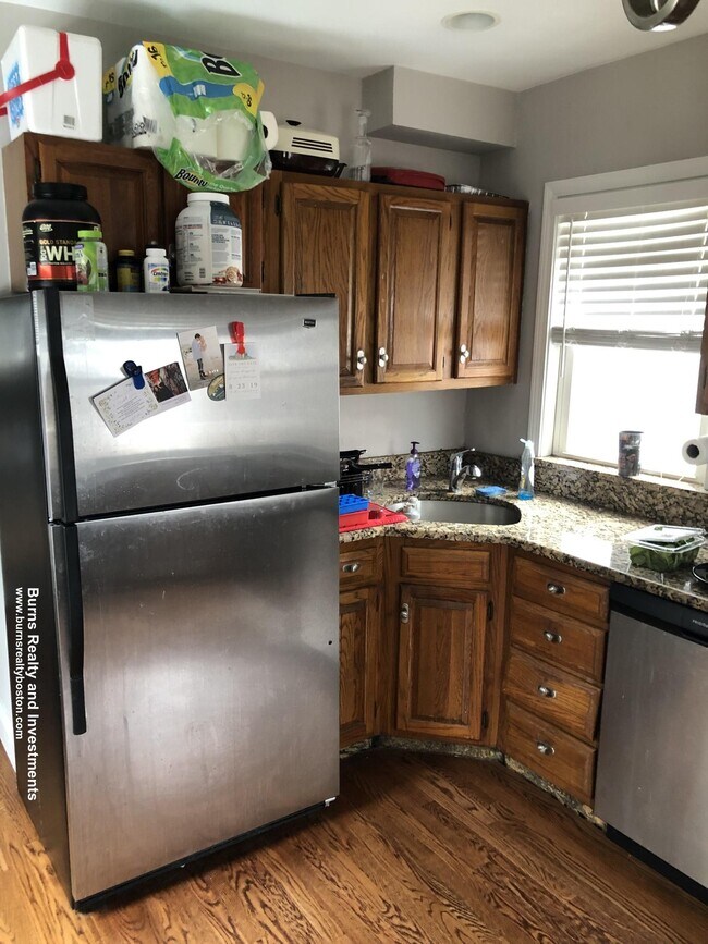 Building Photo - 666 E 5th St