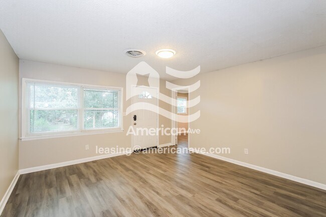 Foto del edificio - 743 Katherine St