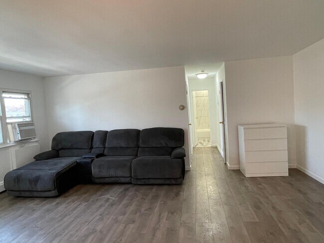 Living room - 7A Hemlock Dr