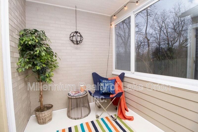 Primary Photo - 3857 Oak Knoll Rd