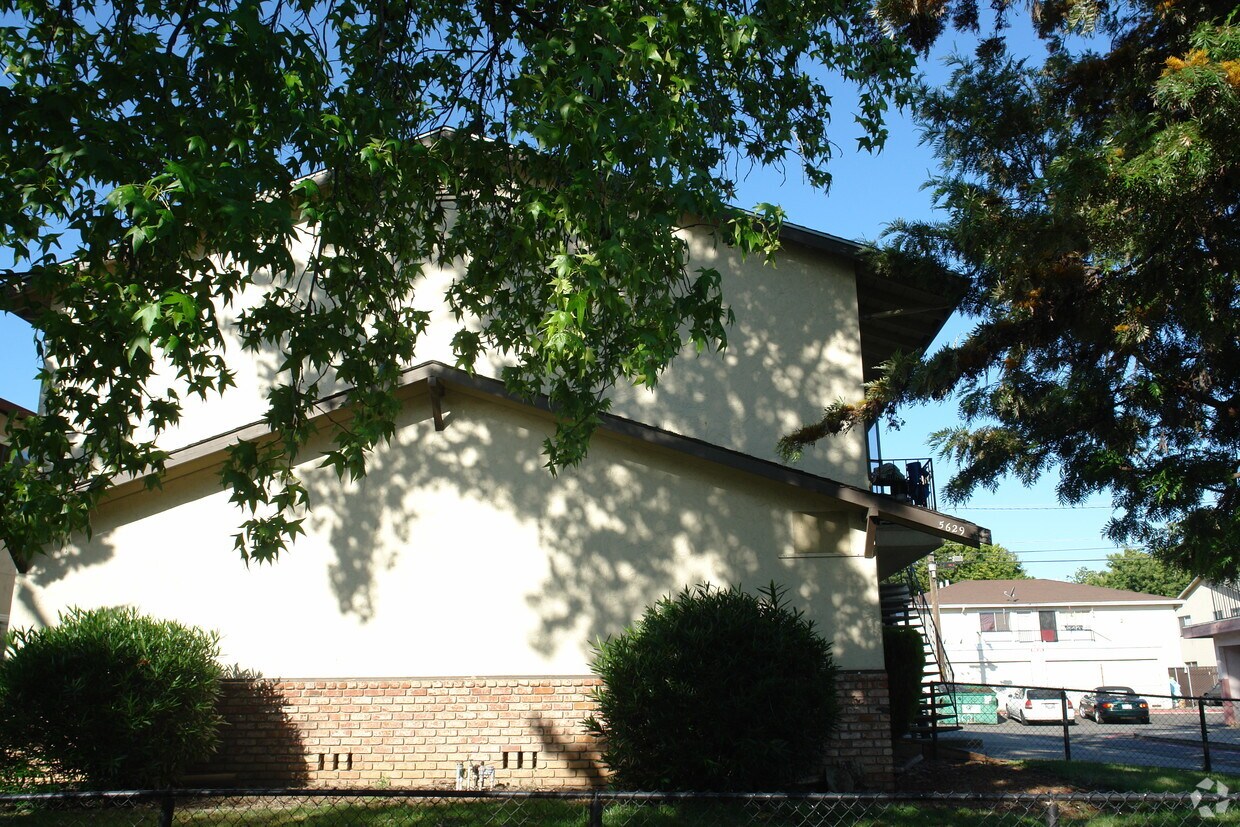 Foto del edificio - 5629 Hoffman Court
