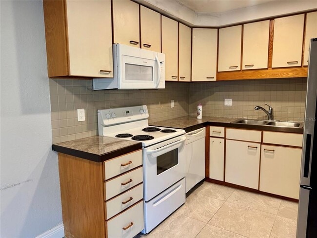 Building Photo - 14649 Pine Glen Cir
