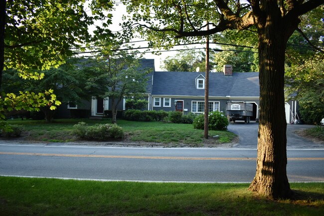 Foto del edificio - 270 Nayatt Rd