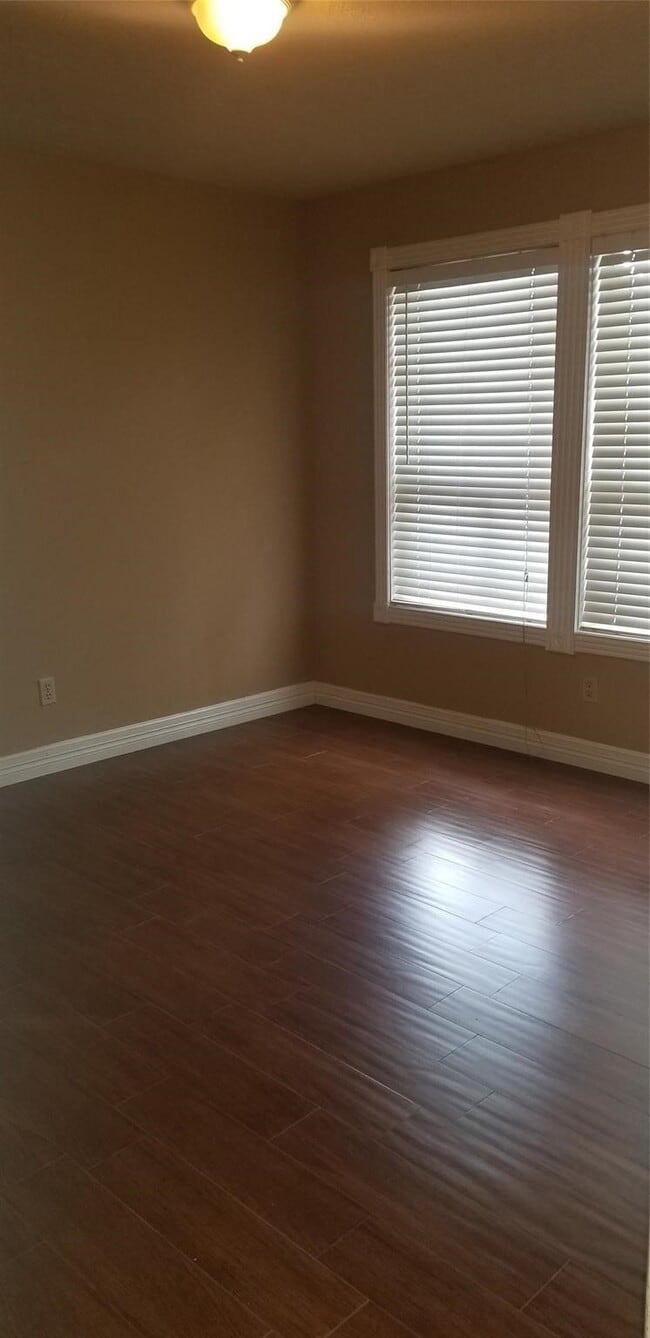 Foto del edificio - 1512 McDugald Rd