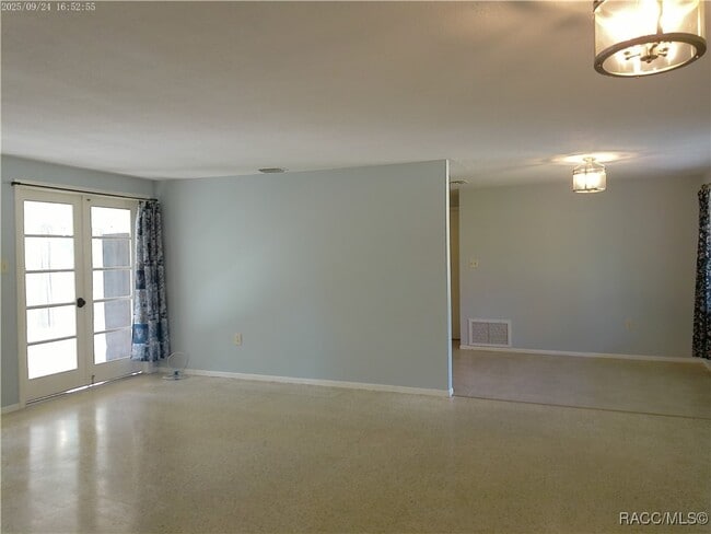 Building Photo - 1080 N Hollywood Cir