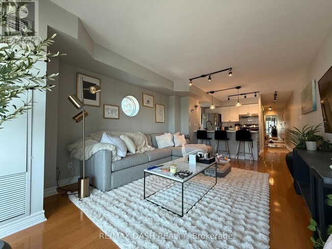 Building Photo - 600-600 Queens Quay W
