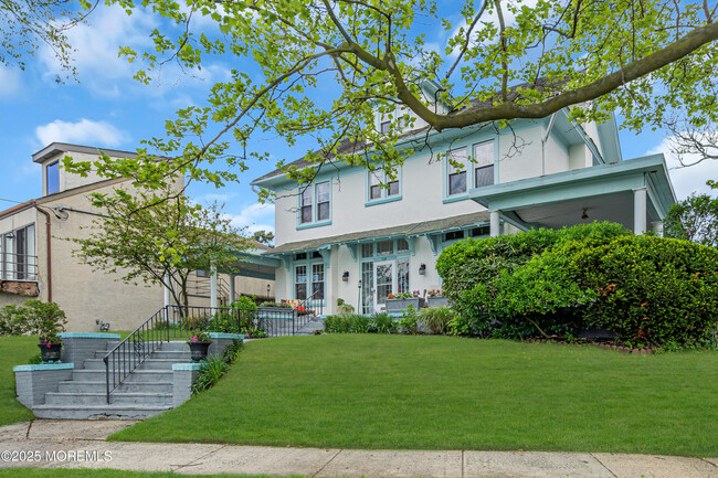 Foto del edificio - 704 8th Ave