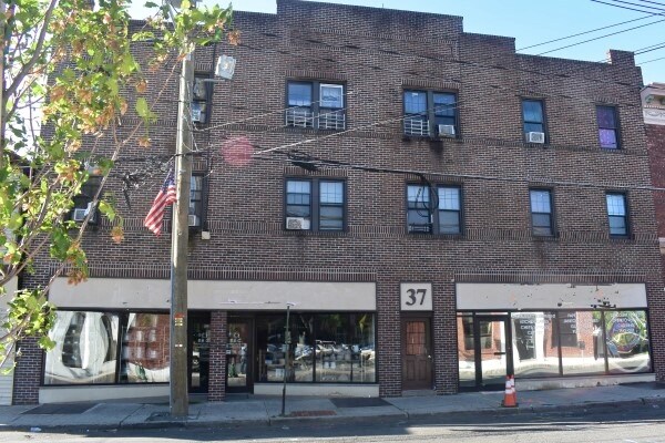 Primary Photo - 37 New Main St